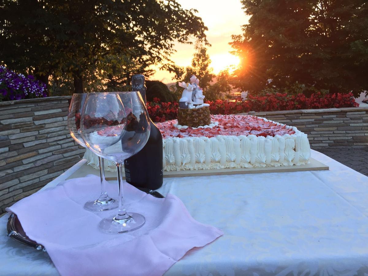 Ristorante Primula Bianca Hotel วาร์ซี ภายนอก รูปภาพ